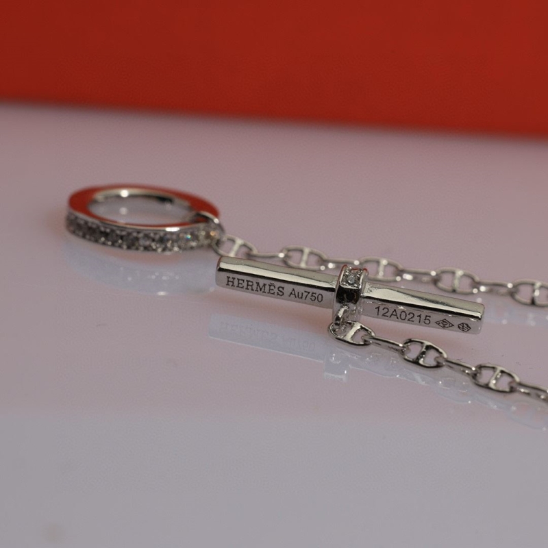 H**me5 necklaces